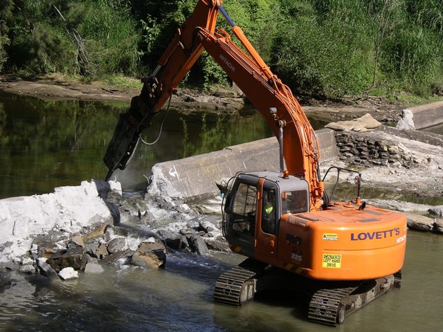 Removal of old Norco Weir on the Richmond River, Casino, New South Wales Photo by Matthew Gordos